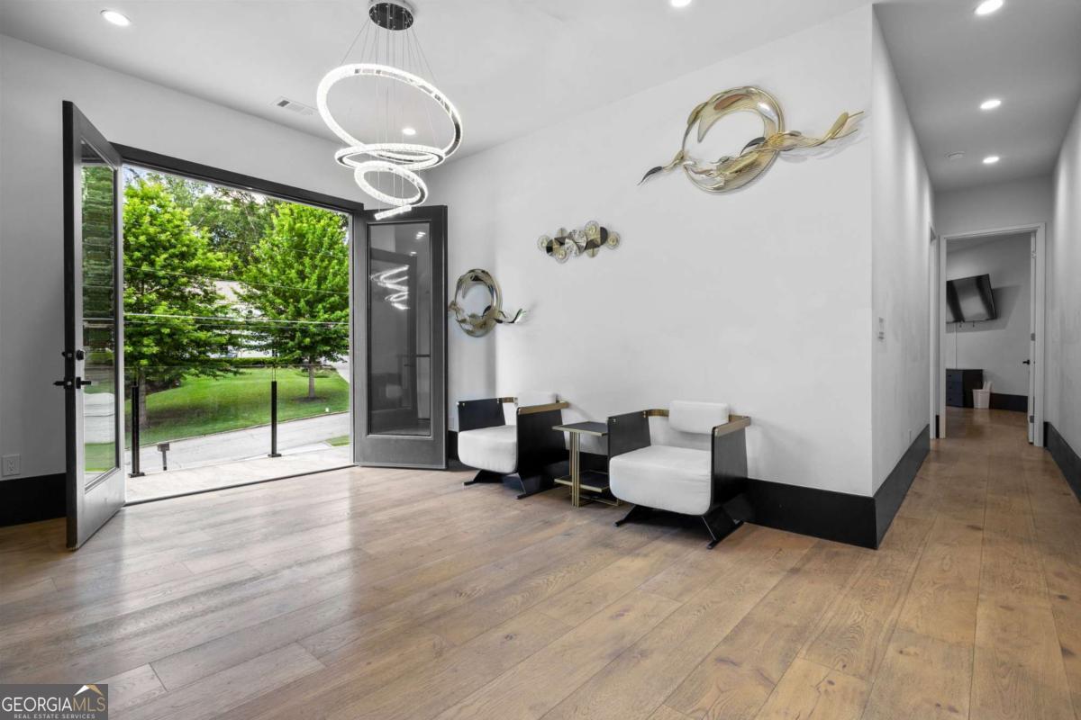 2401 Greenglade Road NE