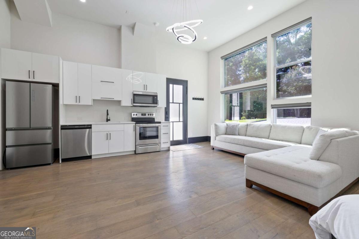 2401 Greenglade Road NE