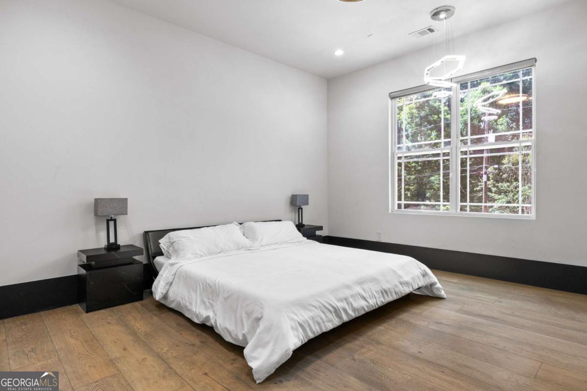 2401 Greenglade Road NE