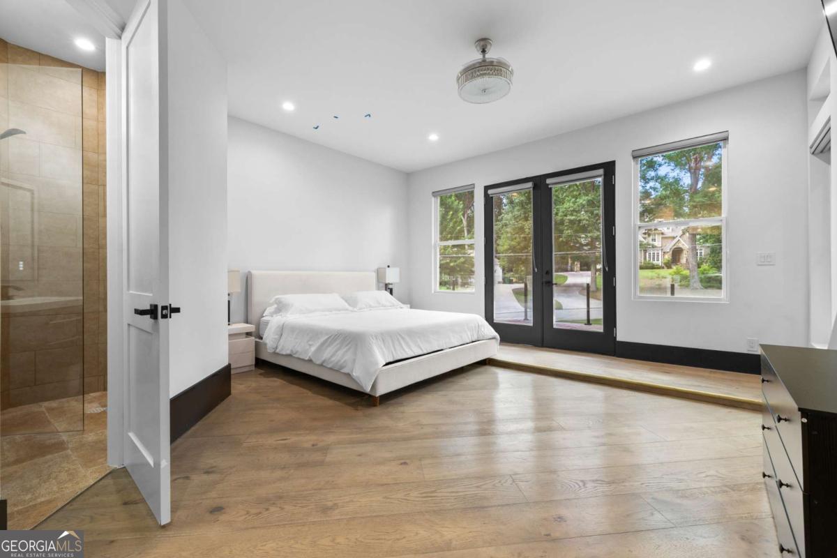 2401 Greenglade Road NE