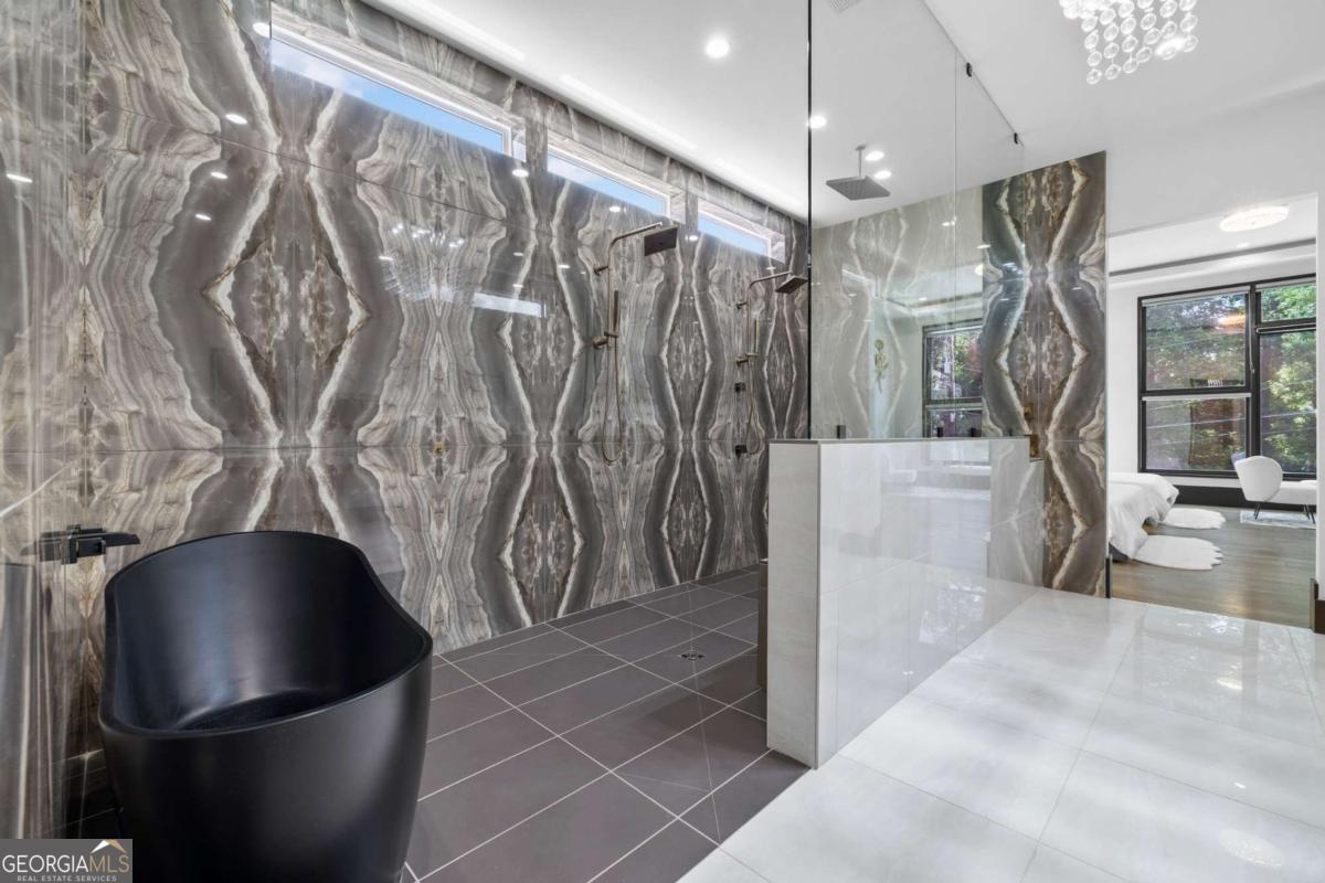 2401 Greenglade Road NE