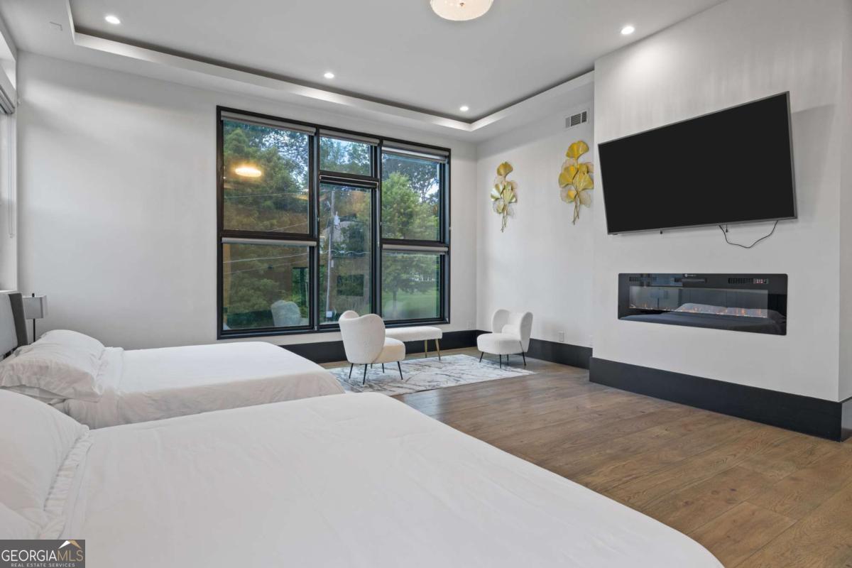 2401 Greenglade Road NE