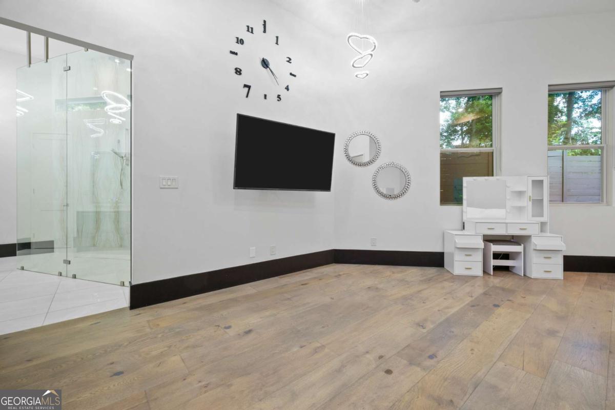 2401 Greenglade Road NE