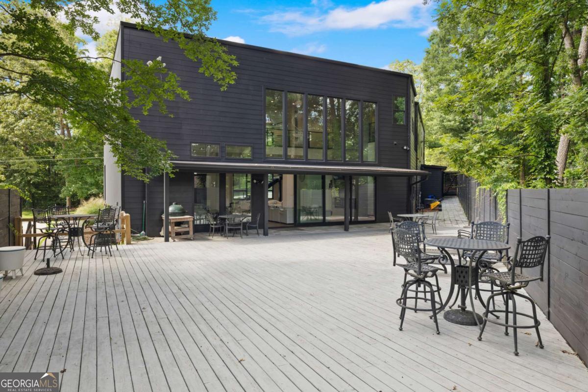 2401 Greenglade Road NE