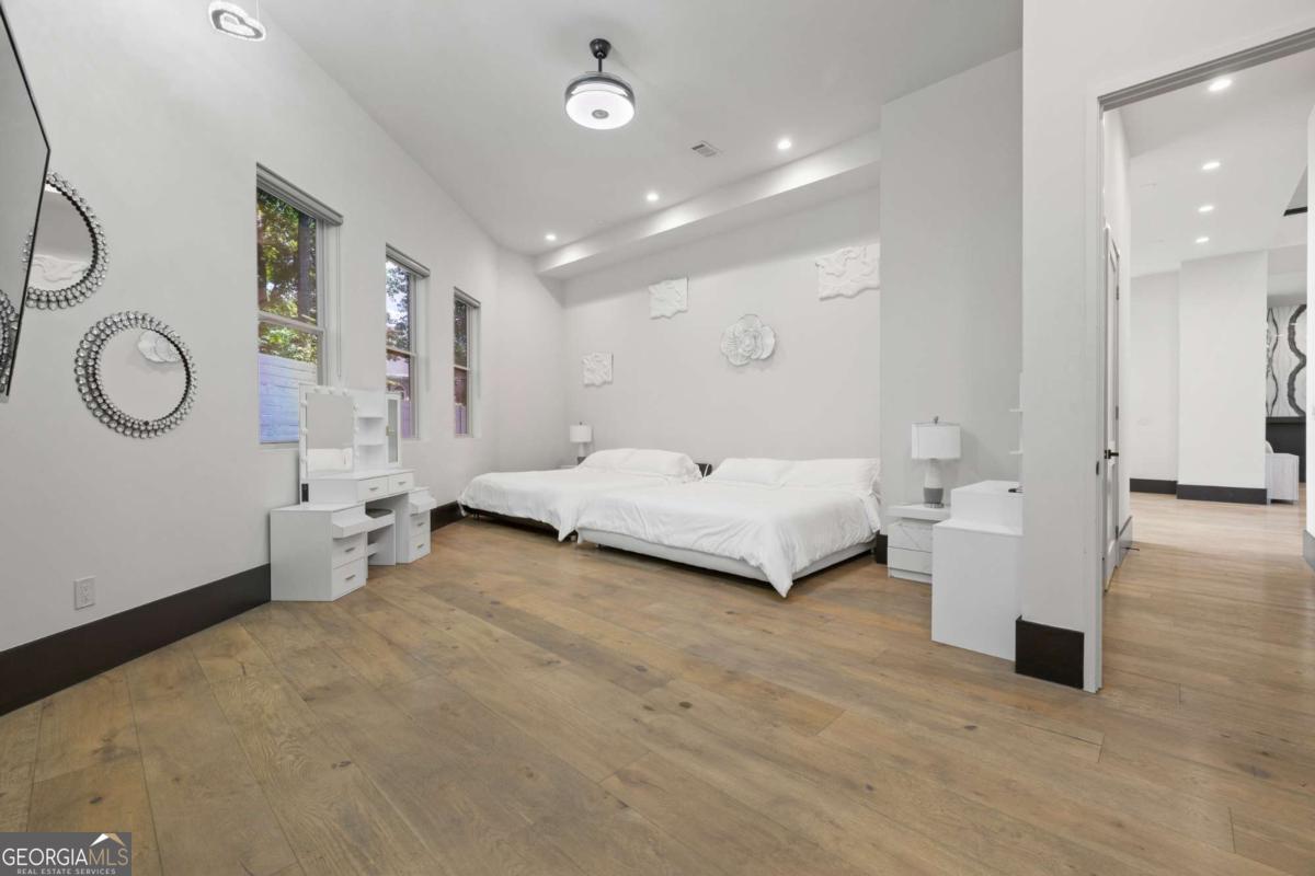 2401 Greenglade Road NE