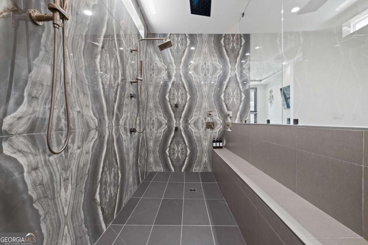 2401 Greenglade Road NE