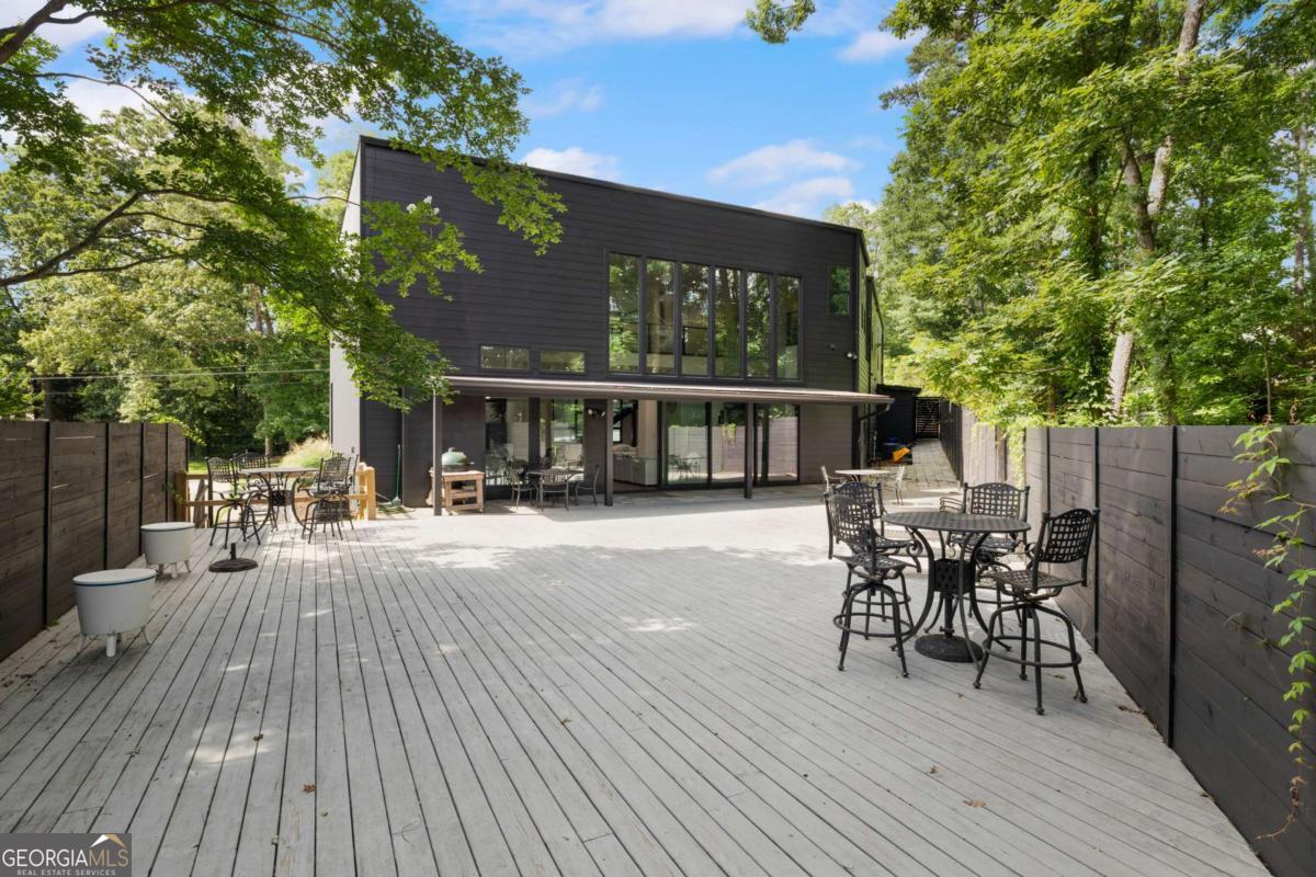 2401 Greenglade Road NE