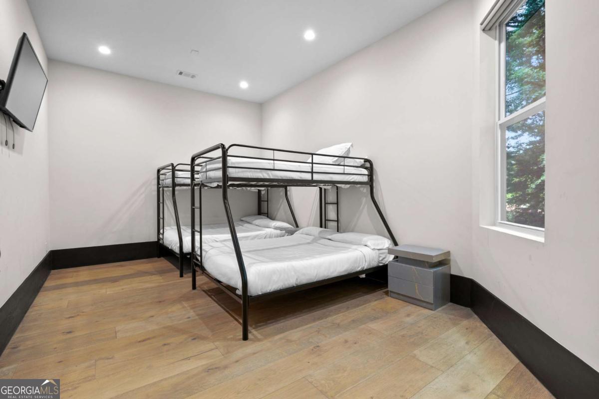 2401 Greenglade Road NE