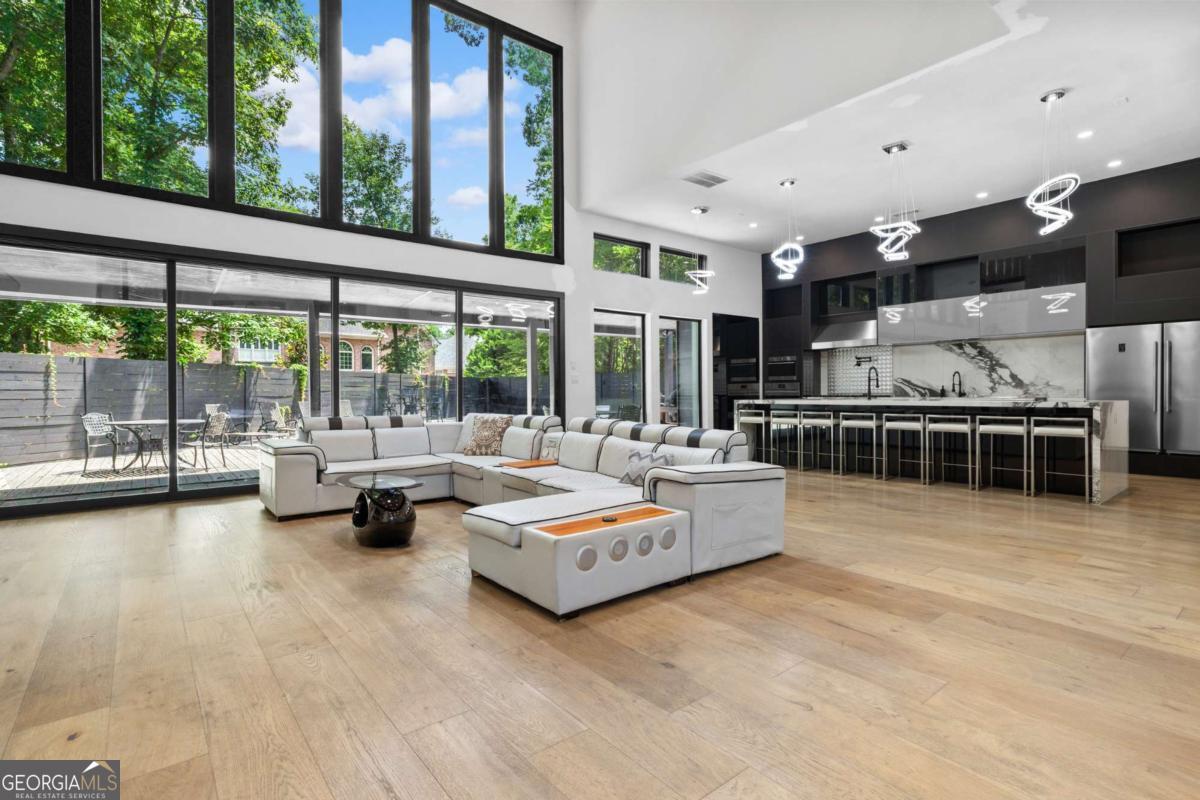 2401 Greenglade Road NE