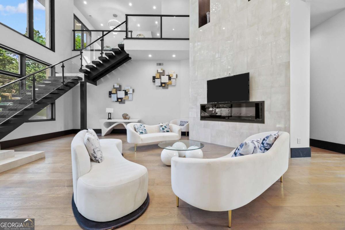 2401 Greenglade Road NE