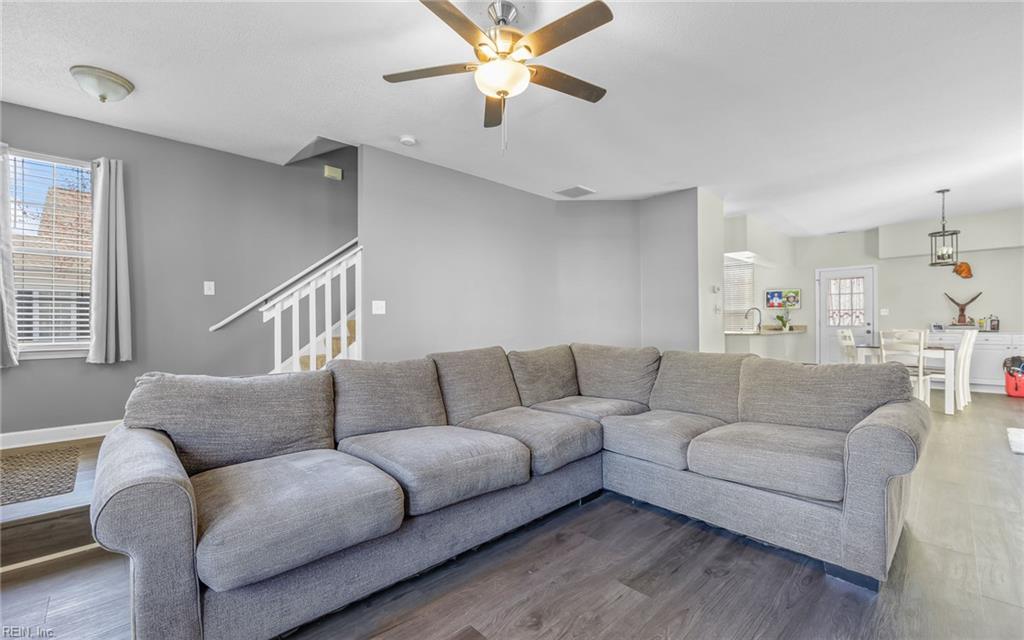 2304 Barnsely CT