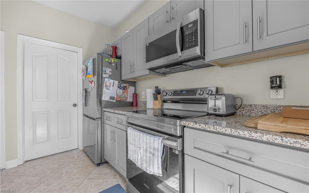 2304 Barnsely CT