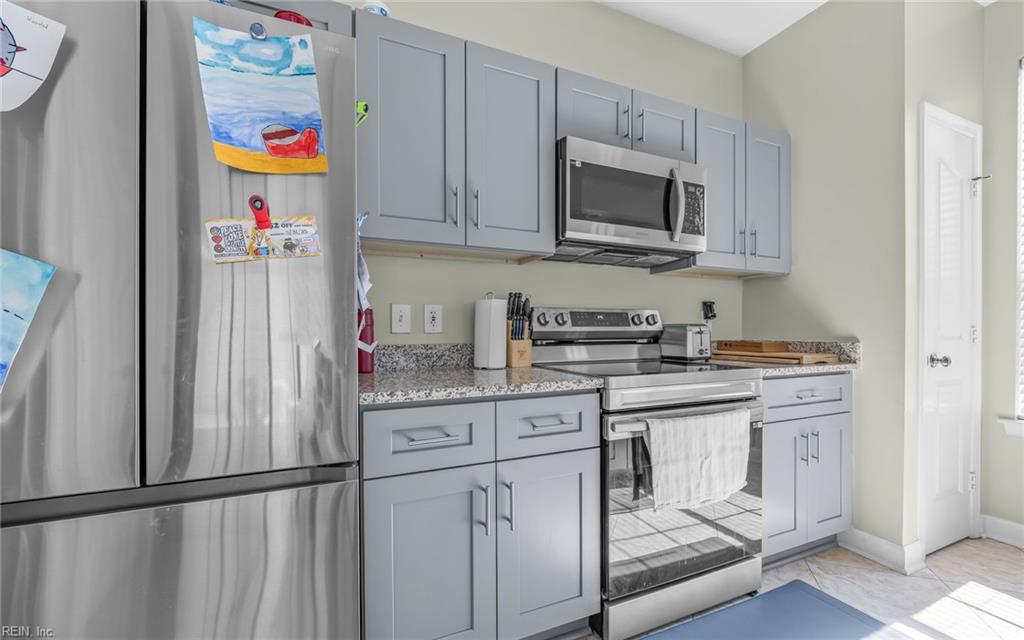 2304 Barnsely CT