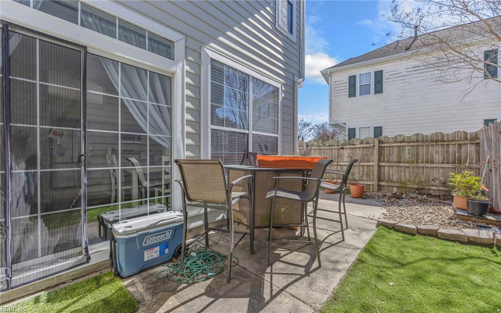 2304 Barnsely CT
