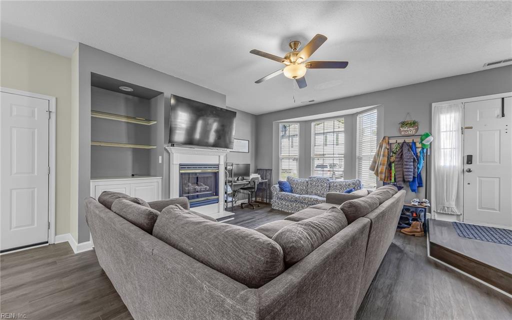2304 Barnsely CT