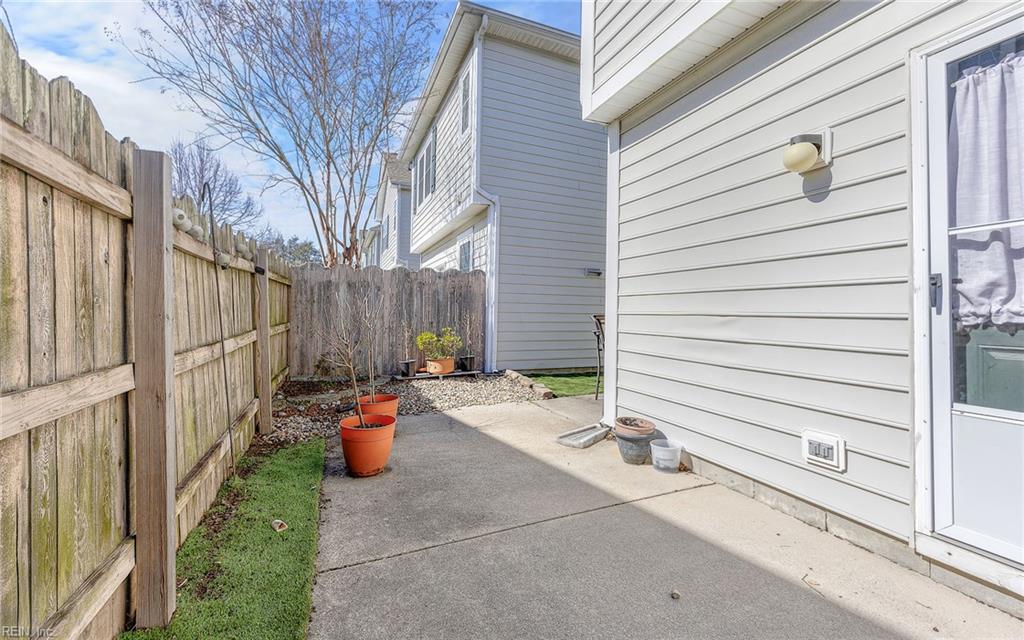 2304 Barnsely CT
