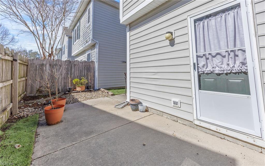 2304 Barnsely CT