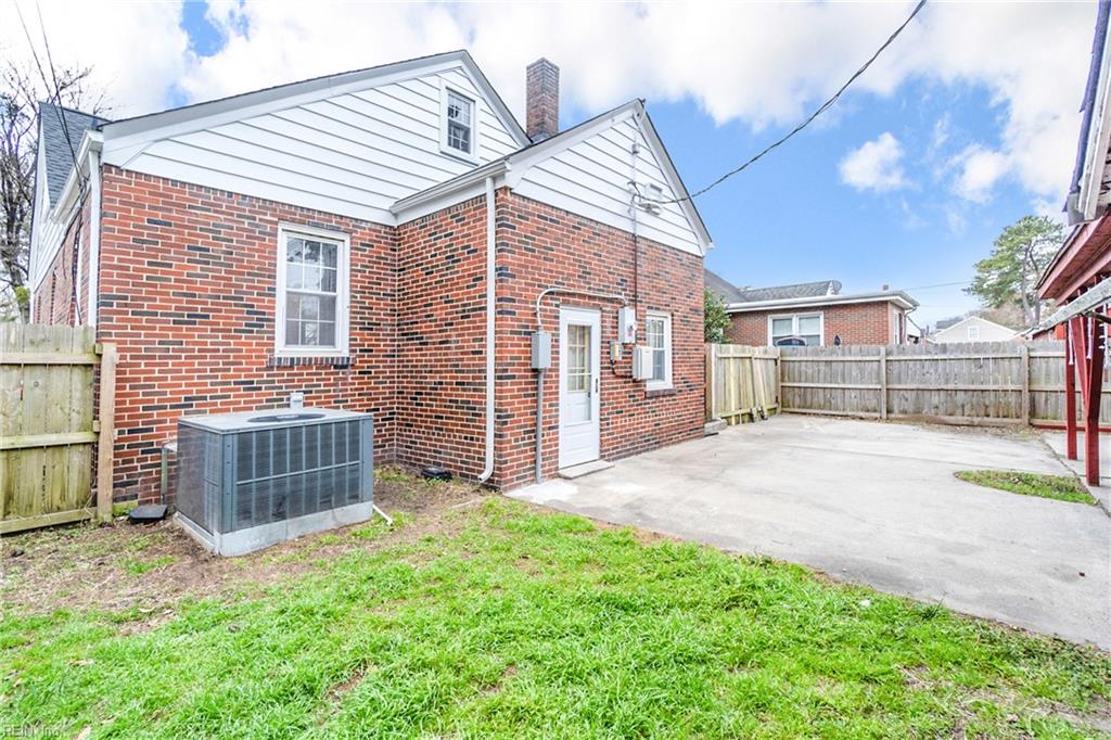 1205 Wilbur AVE