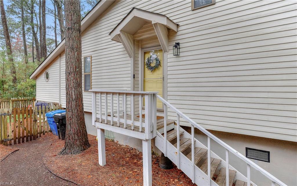 2121 Woodlawn AVE