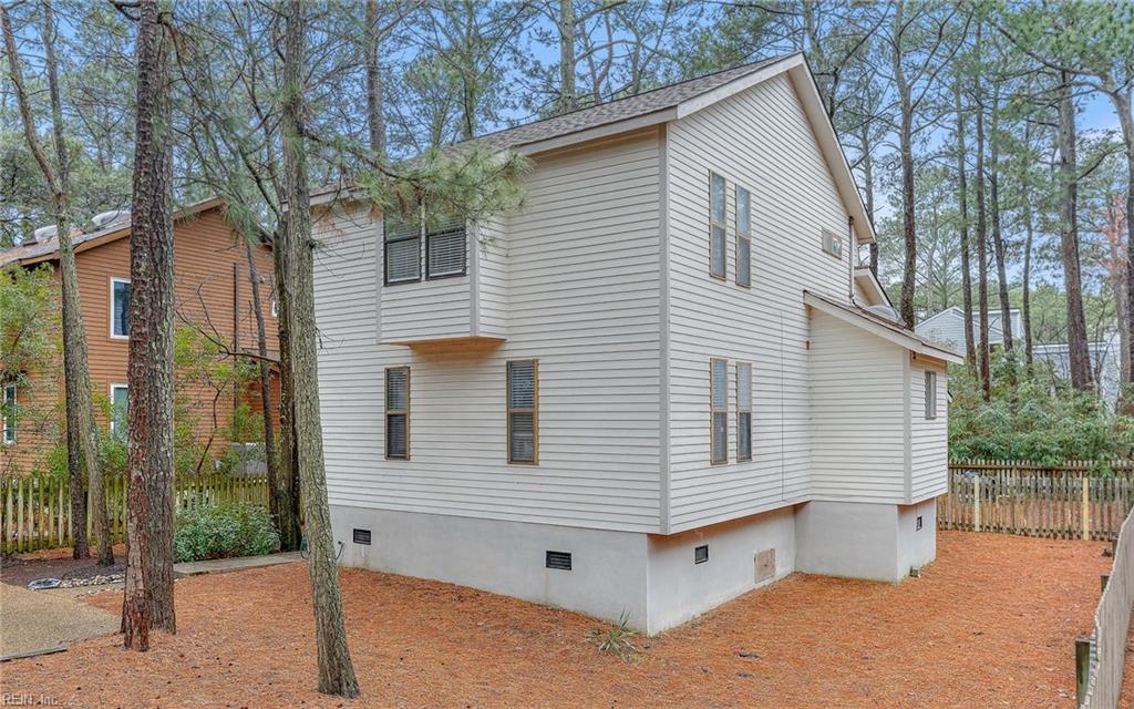 2121 Woodlawn AVE