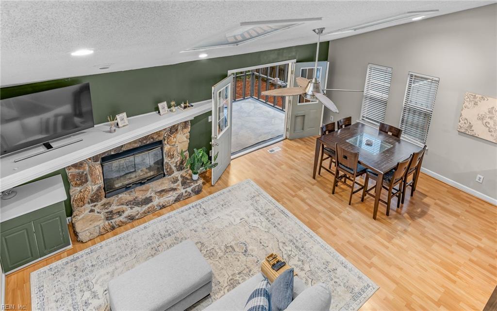 2121 Woodlawn AVE