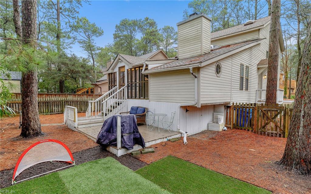 2121 Woodlawn AVE