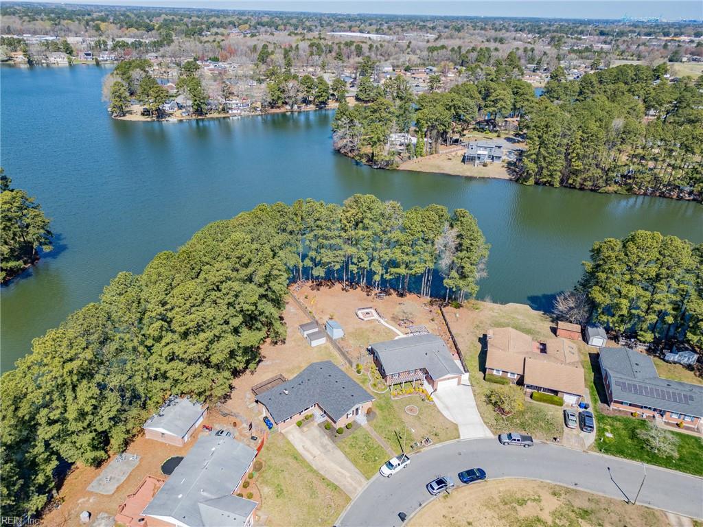 1214 Lakeview DR