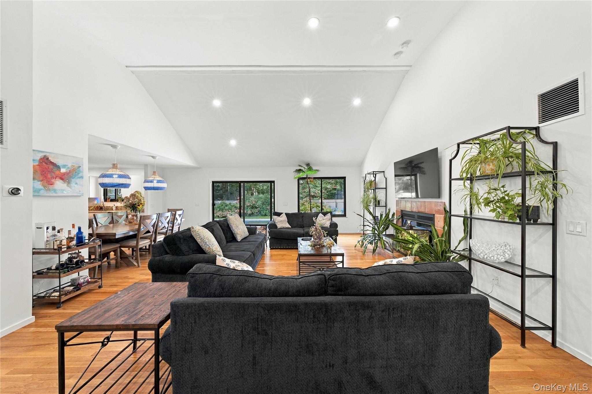 7 Bridle Path