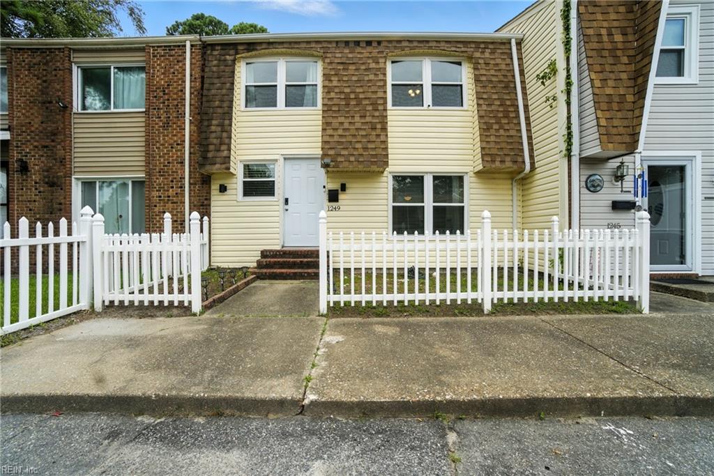 1249 Clydesdale LN