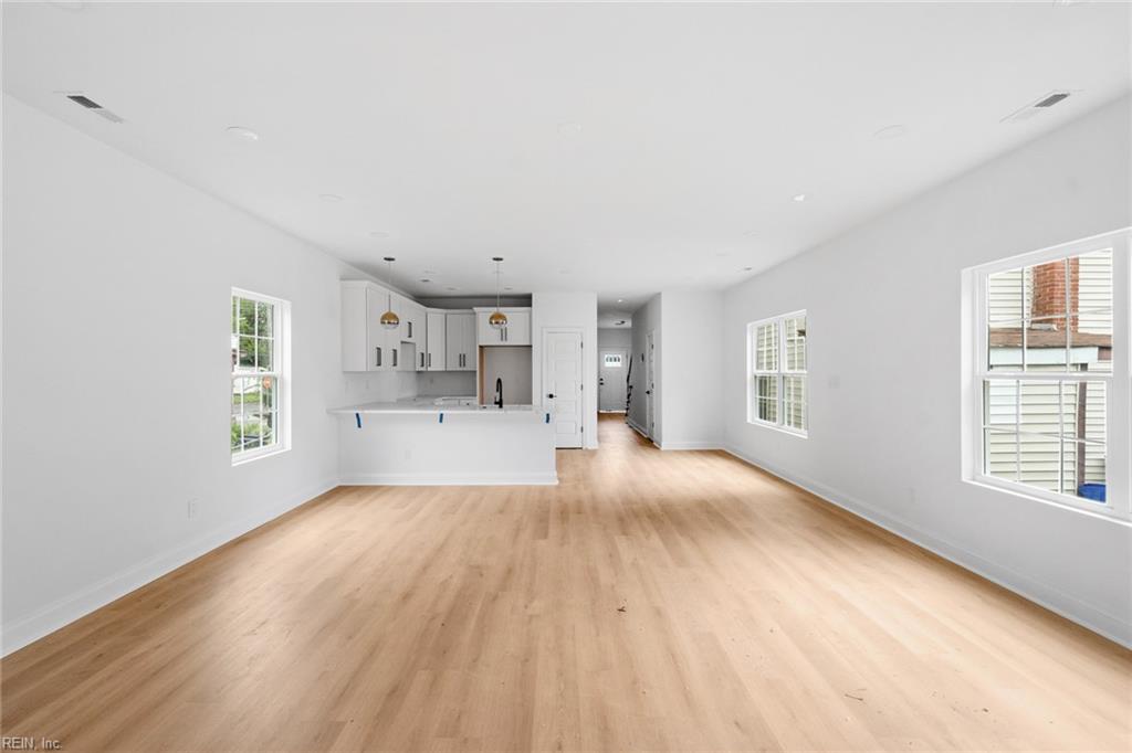 1906 Lasalle AVE