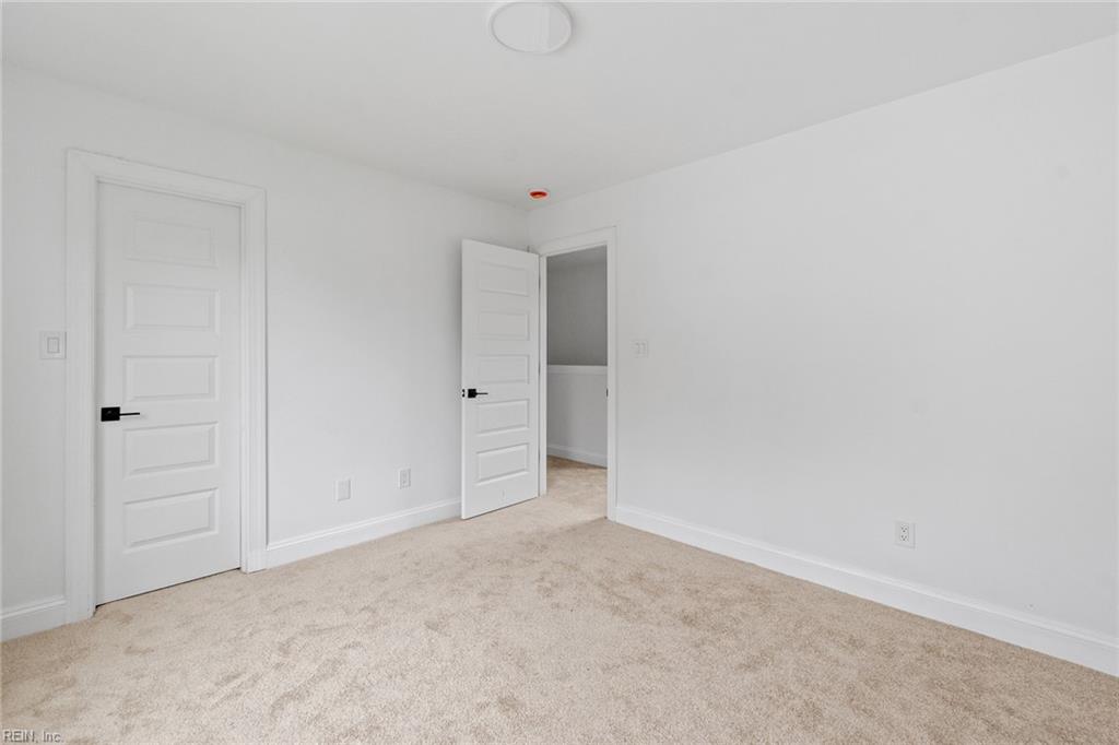1906 Lasalle AVE