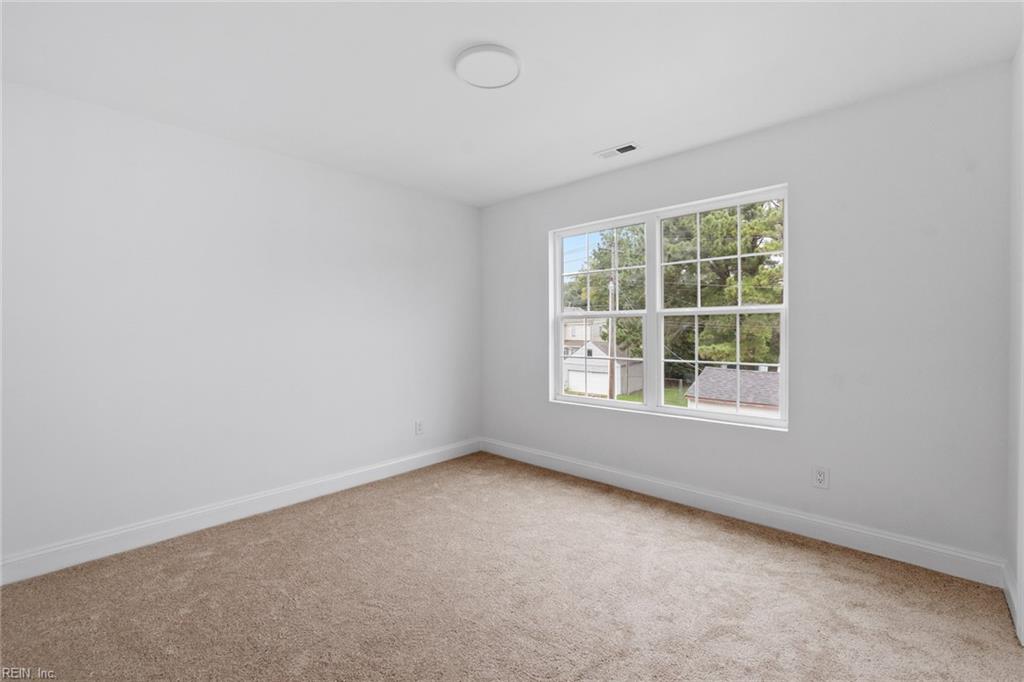 1906 Lasalle AVE
