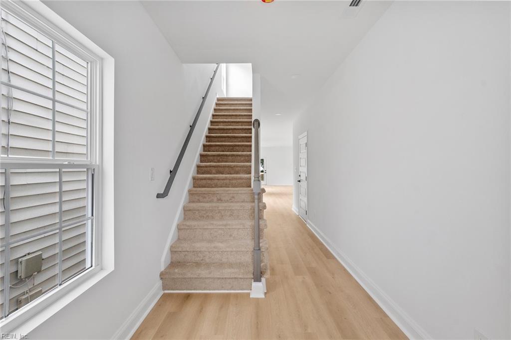 1906 Lasalle AVE