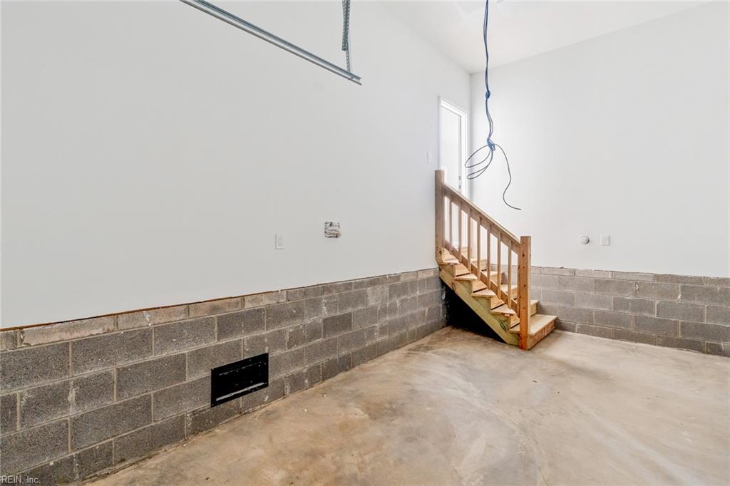 1906 Lasalle AVE