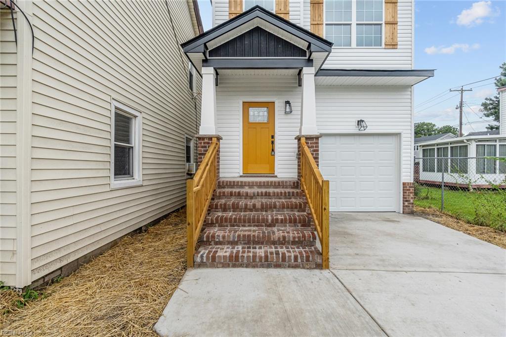 1906 Lasalle AVE