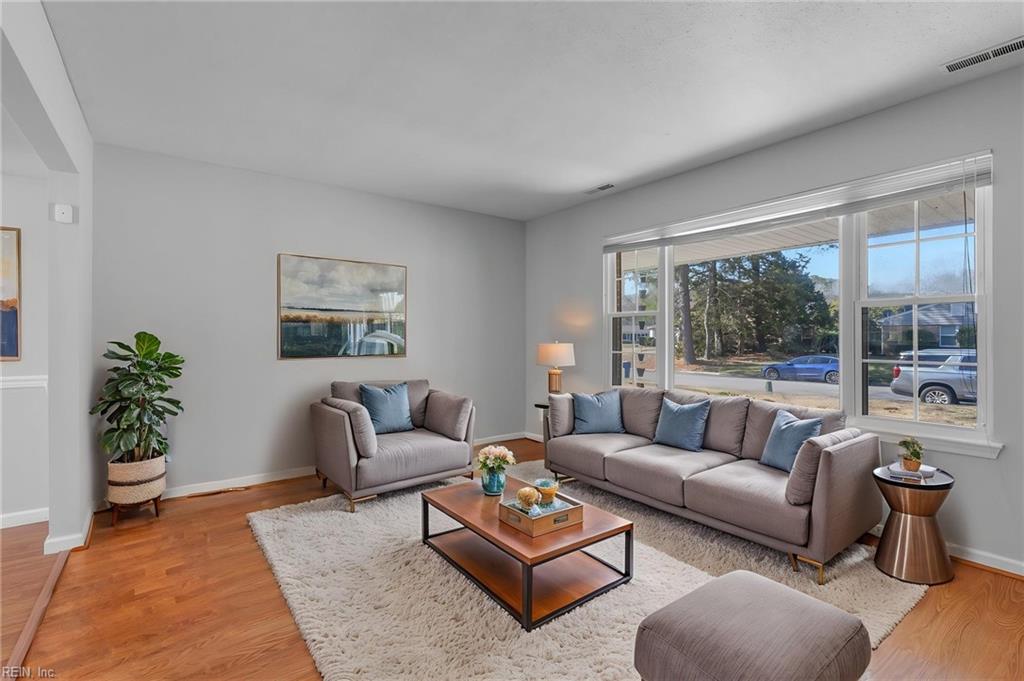 3332 King Richard CT