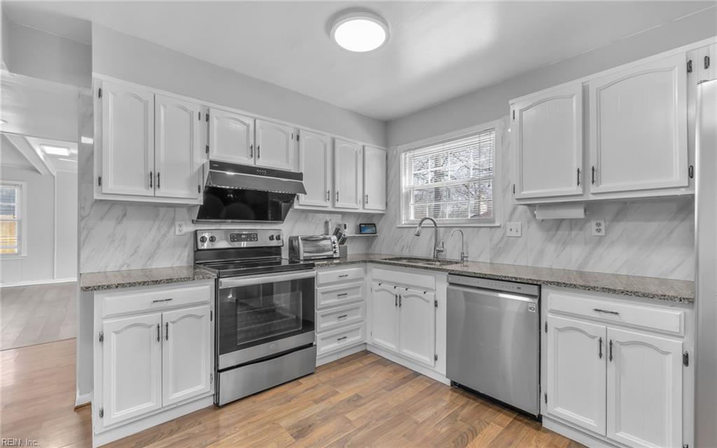 3332 King Richard CT