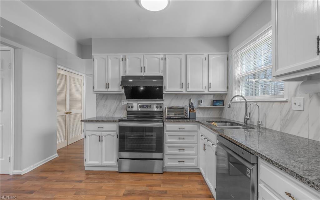 3332 King Richard CT