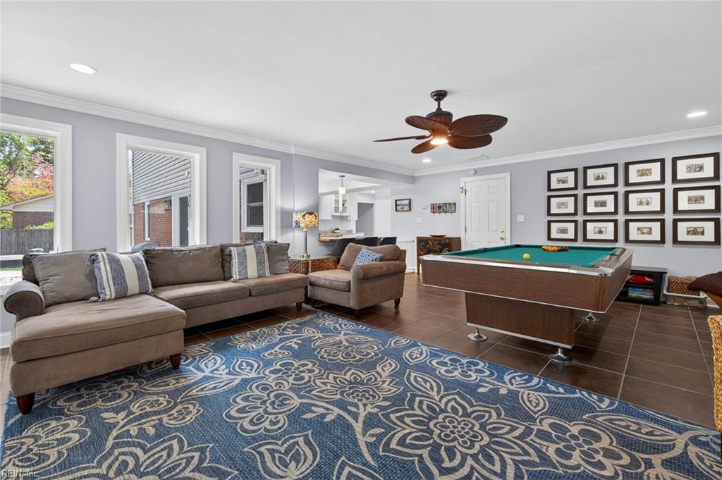 728 Queen Elizabeth DR