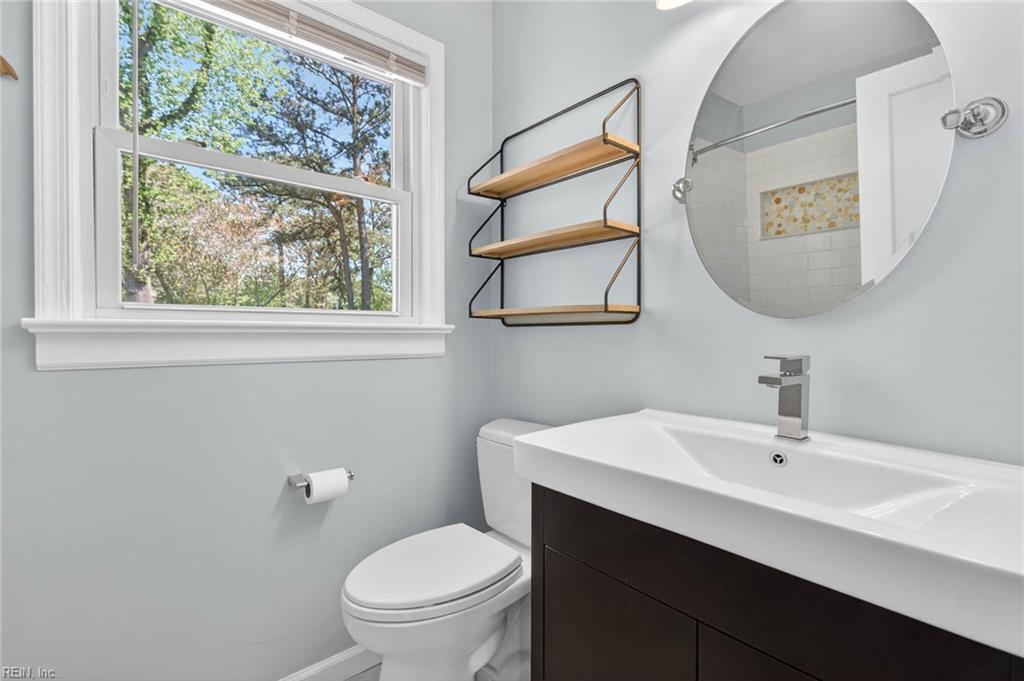 728 Queen Elizabeth DR