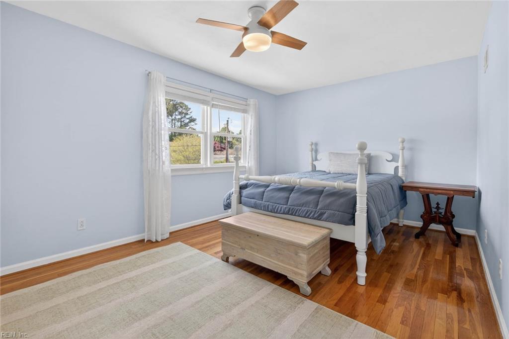 728 Queen Elizabeth DR