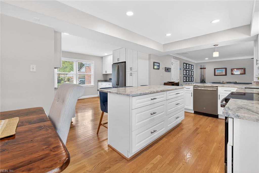 728 Queen Elizabeth DR