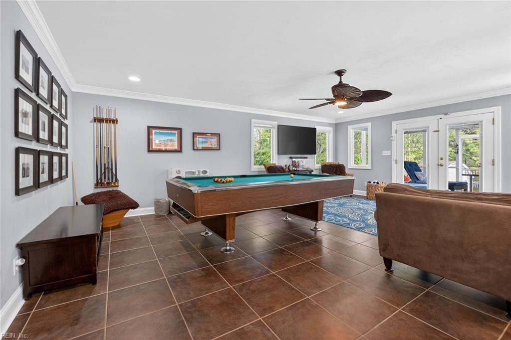 728 Queen Elizabeth DR