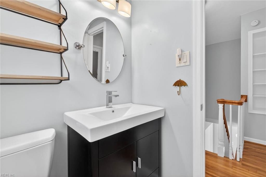 728 Queen Elizabeth DR