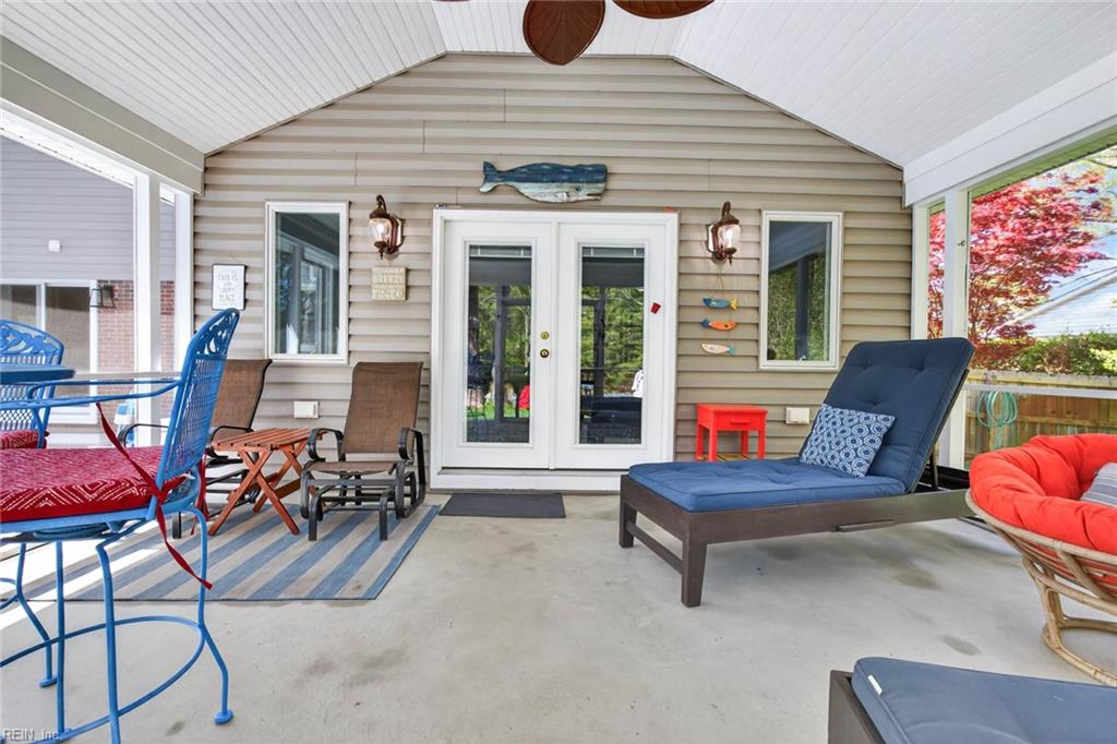 728 Queen Elizabeth DR