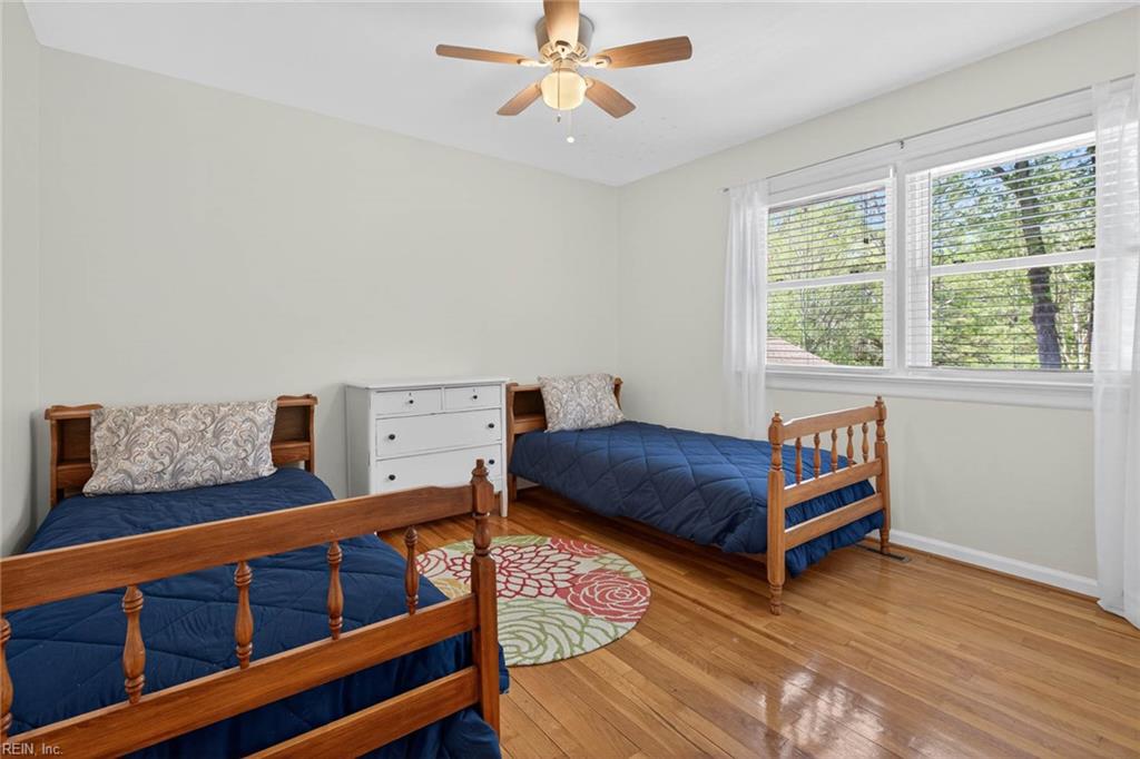 728 Queen Elizabeth DR