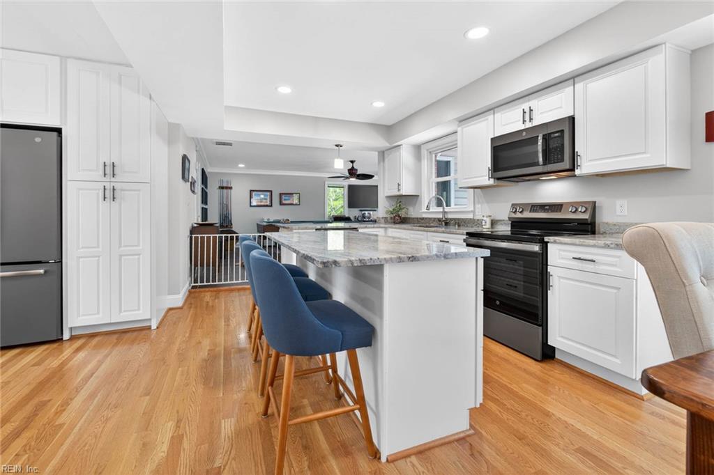 728 Queen Elizabeth DR