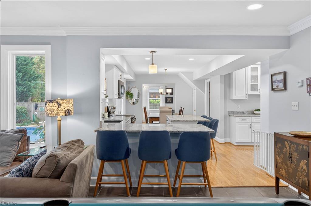 728 Queen Elizabeth DR