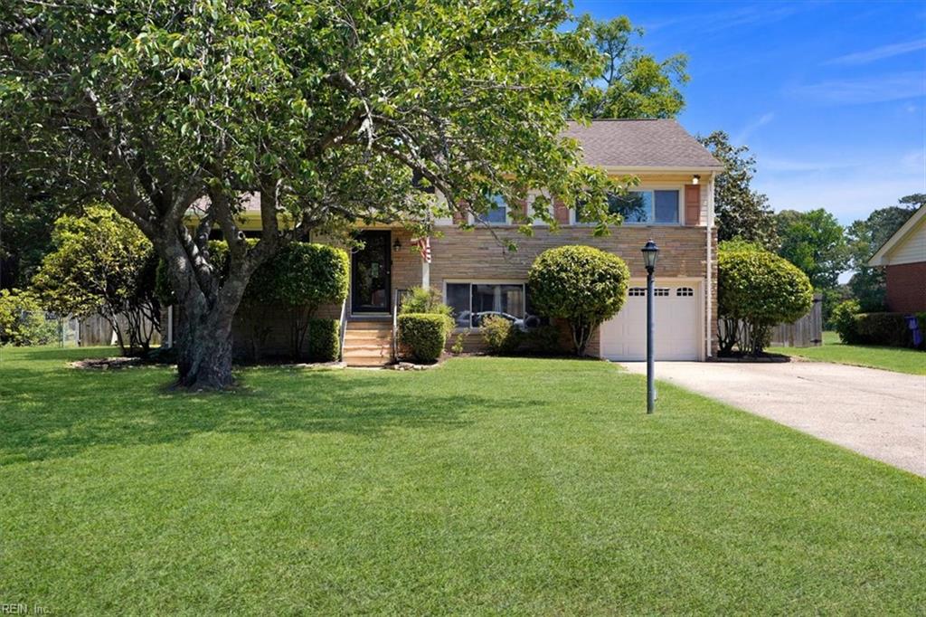 244 E McGinnis Cir