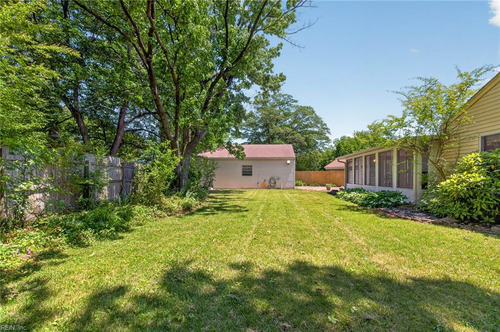 1117 Camelot CT
